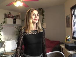 Cette débridée du sexe suce  un chibre énorme en usant de ses nombreux charmes