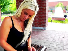 La baise de son beau cul pour une bonne blonde