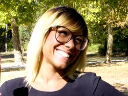 Une victime d'un cratère anal qui sort le grand jeu avec son corps de brunette