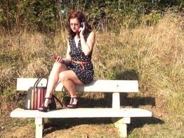 La mère de mon meilleur ami joue la salope avec son beau cul dilaté